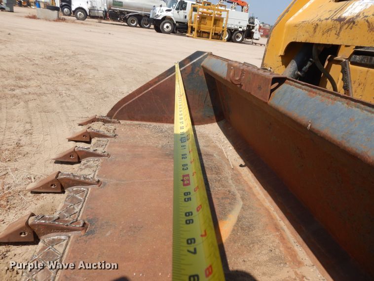 image for item IP9530 2014 Caterpillar 236D  skid steer loader