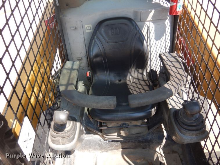 image for item IP9530 2014 Caterpillar 236D  skid steer loader