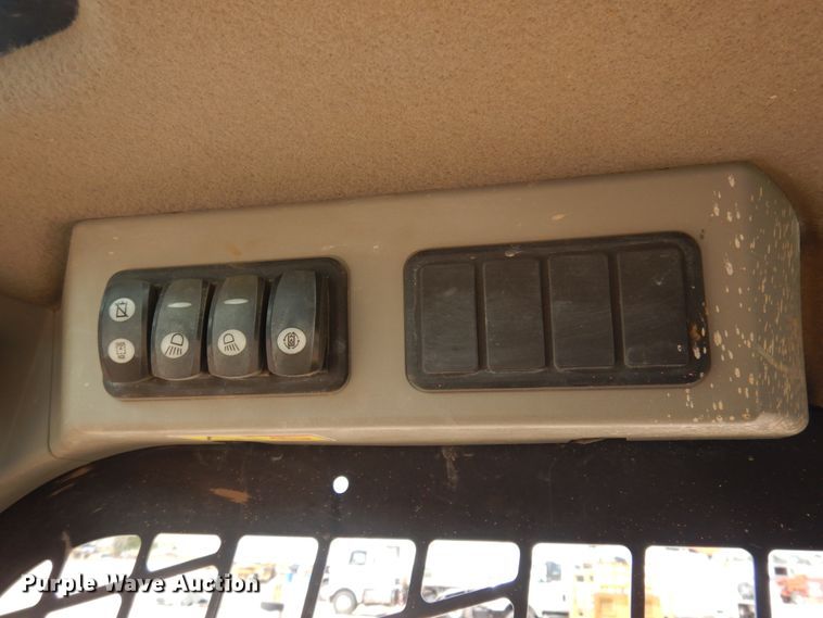 image for item IP9530 2014 Caterpillar 236D  skid steer loader