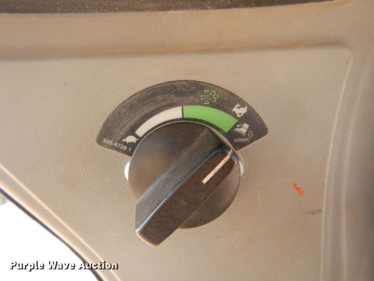 image for item IP9530 2014 Caterpillar 236D  skid steer loader