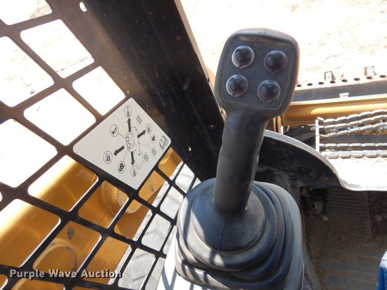 image for item IP9530 2014 Caterpillar 236D  skid steer loader