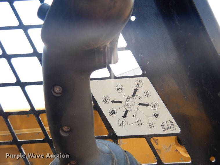 image for item IP9530 2014 Caterpillar 236D  skid steer loader