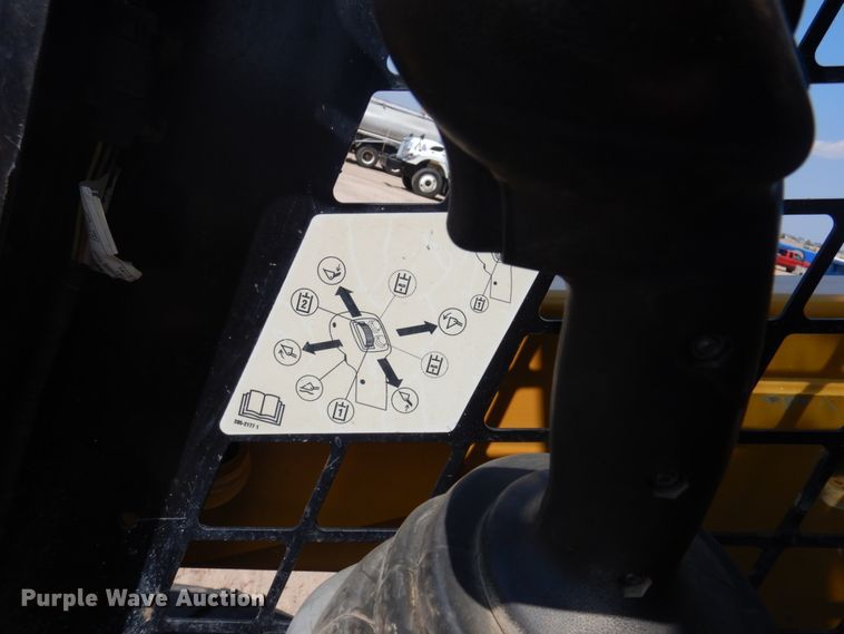 image for item IP9530 2014 Caterpillar 236D  skid steer loader