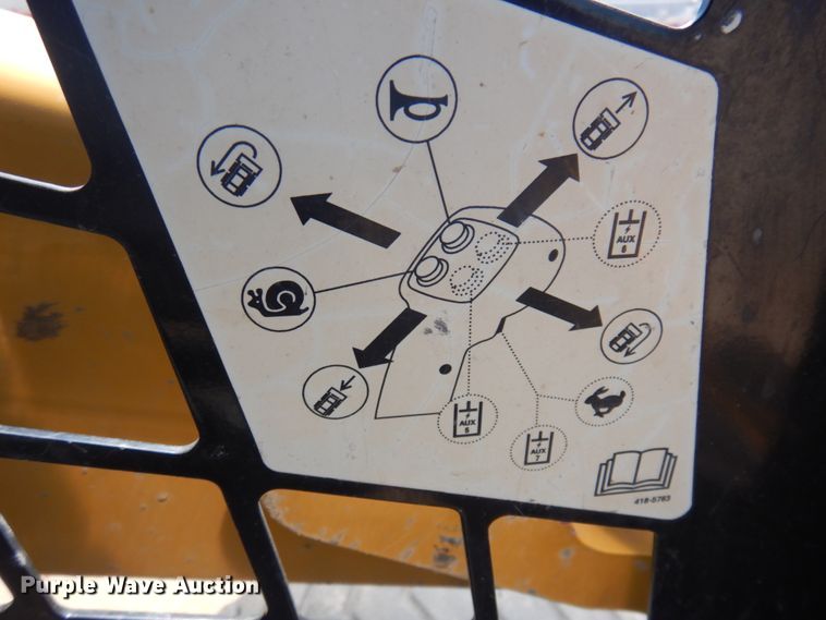 image for item IP9530 2014 Caterpillar 236D  skid steer loader