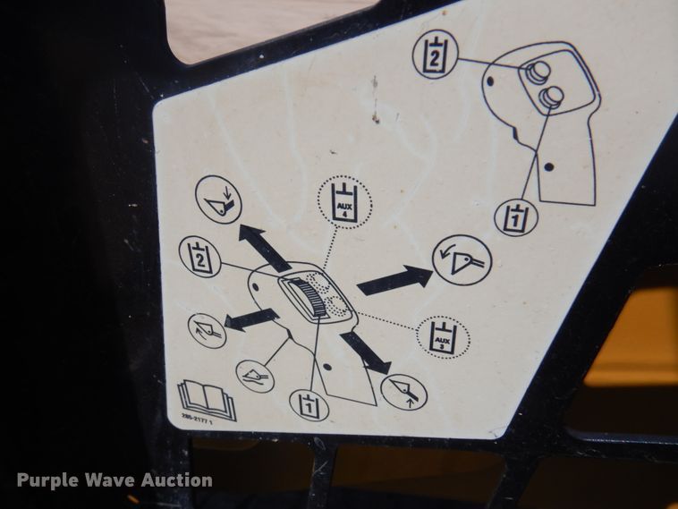 image for item IP9530 2014 Caterpillar 236D  skid steer loader