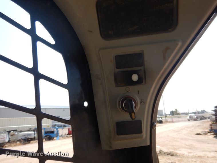 image for item IP9530 2014 Caterpillar 236D  skid steer loader