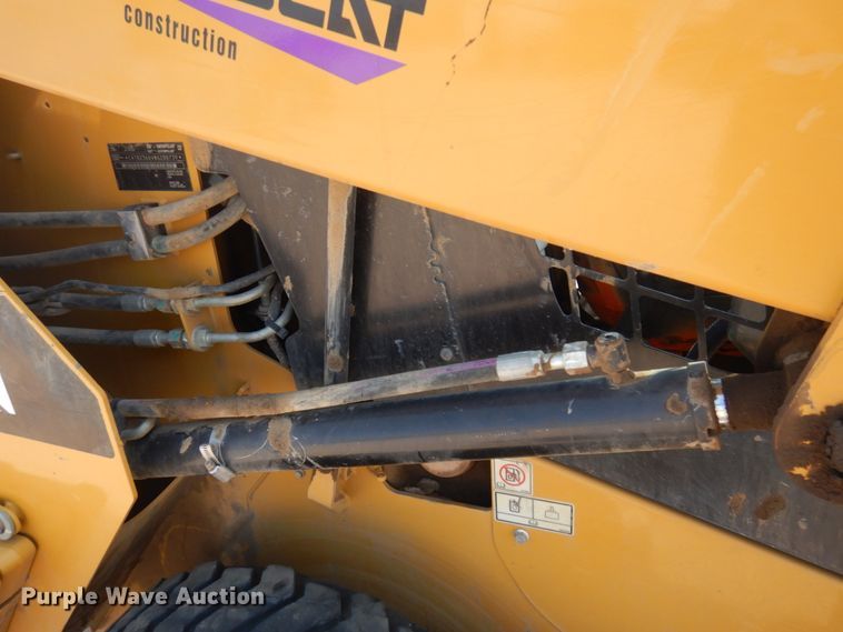 image for item IP9530 2014 Caterpillar 236D  skid steer loader