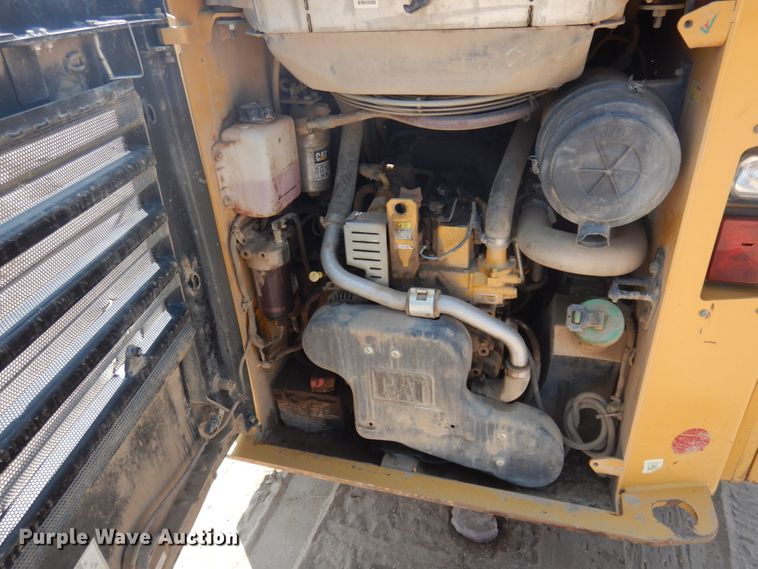 image for item IP9530 2014 Caterpillar 236D  skid steer loader