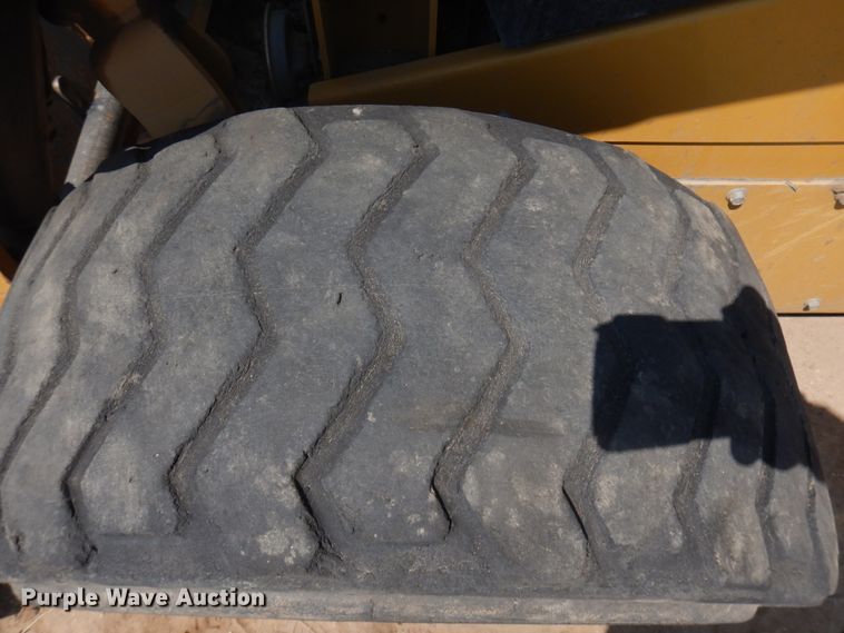 image for item IP9530 2014 Caterpillar 236D  skid steer loader