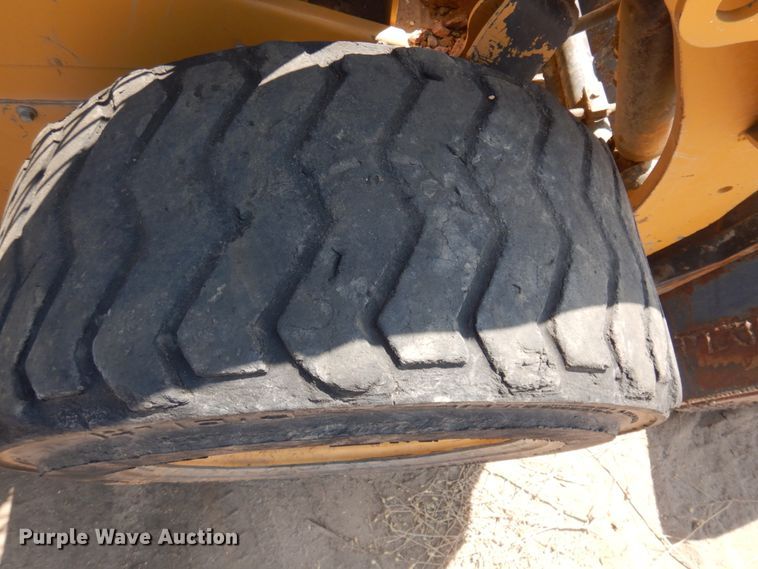 image for item IP9530 2014 Caterpillar 236D  skid steer loader