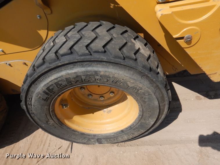 image for item IP9530 2014 Caterpillar 236D  skid steer loader