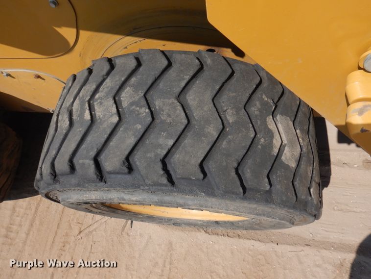 image for item IP9530 2014 Caterpillar 236D  skid steer loader