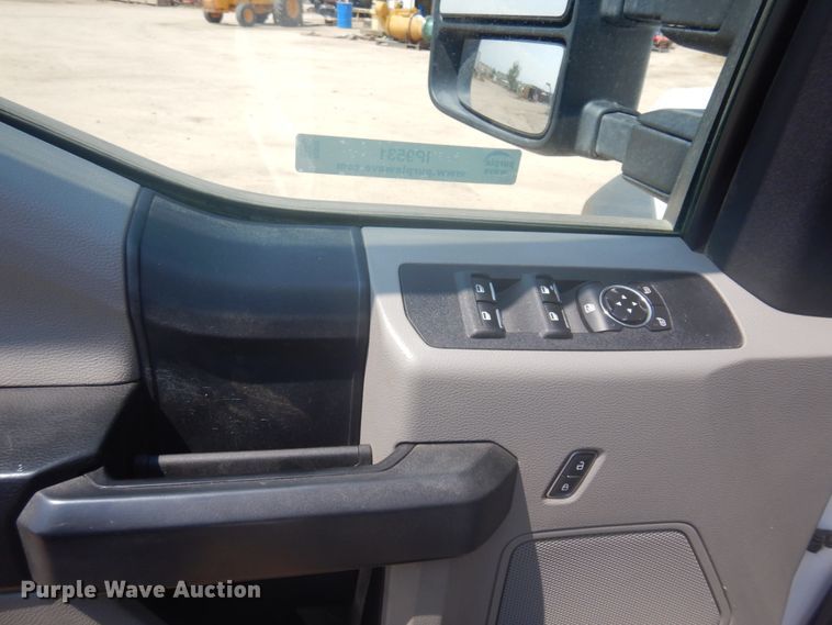 image for item IP9531 2017 Ford F550 Super Duty  SuperCab utility / service truck