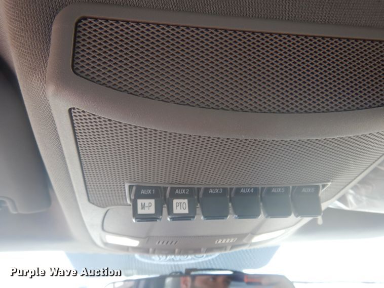 image for item IP9531 2017 Ford F550 Super Duty  SuperCab utility / service truck