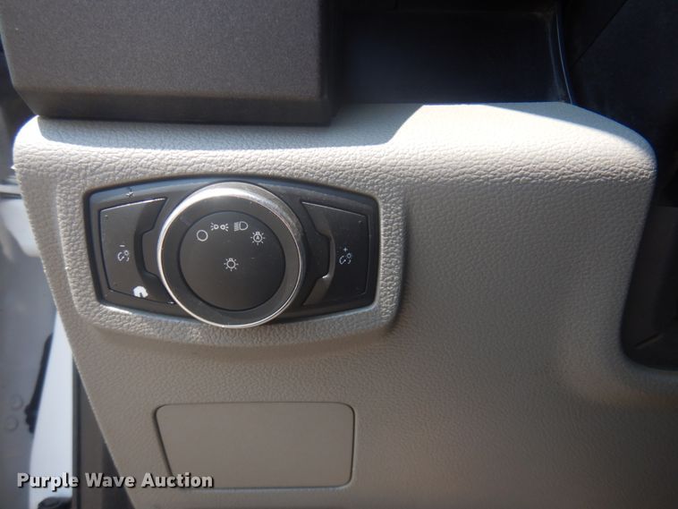 image for item IP9531 2017 Ford F550 Super Duty  SuperCab utility / service truck