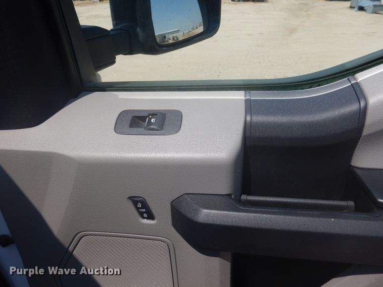 image for item IP9531 2017 Ford F550 Super Duty  SuperCab utility / service truck