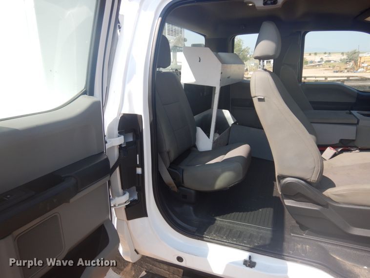 image for item IP9531 2017 Ford F550 Super Duty  SuperCab utility / service truck