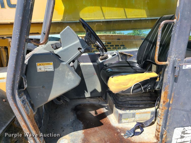 image for item IU9330 2006 Gehl DL10H55  telehandler