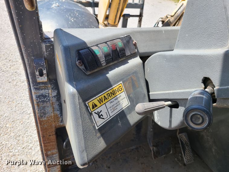 image for item IU9330 2006 Gehl DL10H55  telehandler