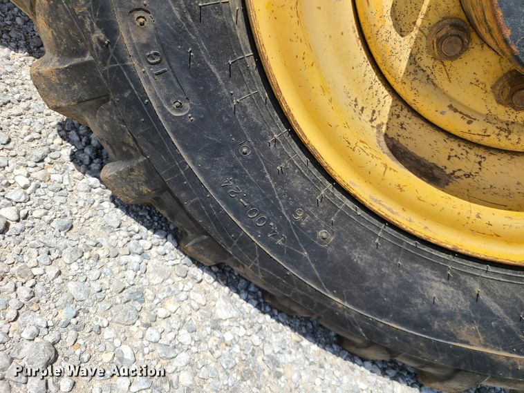 image for item IU9330 2006 Gehl DL10H55  telehandler