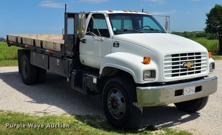 image for item IU9331 1998 Chevrolet C7500  flatbed truck