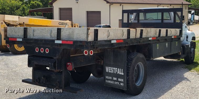 image for item IU9331 1998 Chevrolet C7500  flatbed truck