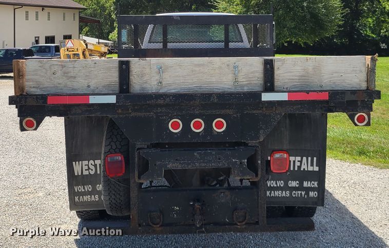 image for item IU9331 1998 Chevrolet C7500  flatbed truck