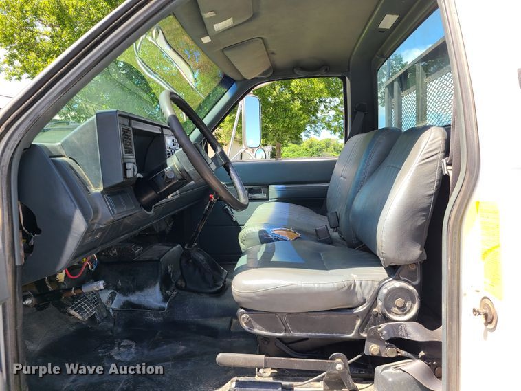 image for item IU9331 1998 Chevrolet C7500  flatbed truck