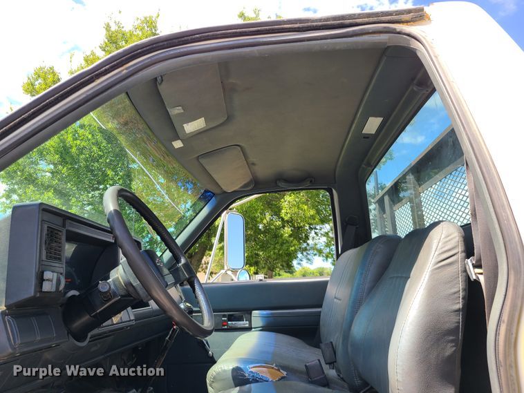 image for item IU9331 1998 Chevrolet C7500  flatbed truck