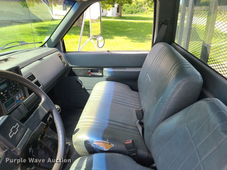 image for item IU9331 1998 Chevrolet C7500  flatbed truck