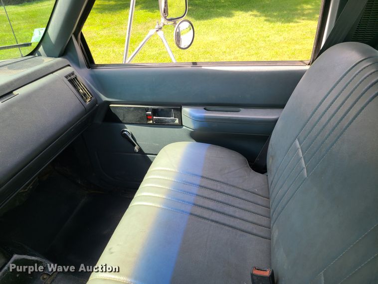 image for item IU9331 1998 Chevrolet C7500  flatbed truck