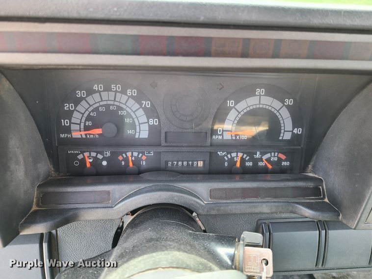 image for item IU9331 1998 Chevrolet C7500  flatbed truck