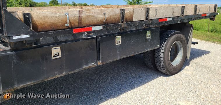 image for item IU9331 1998 Chevrolet C7500  flatbed truck