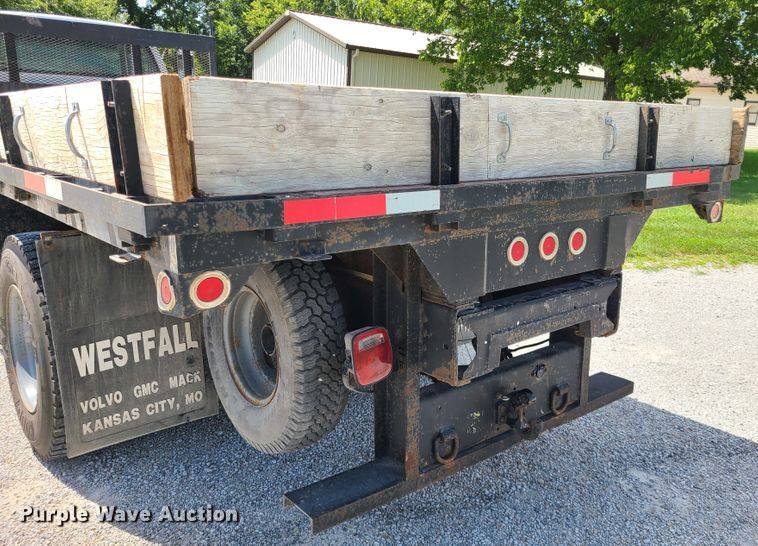 image for item IU9331 1998 Chevrolet C7500  flatbed truck