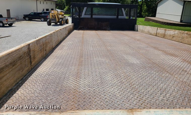 image for item IU9331 1998 Chevrolet C7500  flatbed truck