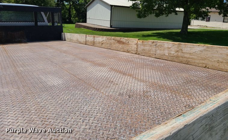 image for item IU9331 1998 Chevrolet C7500  flatbed truck