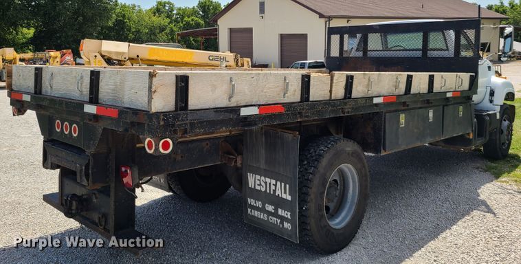 image for item IU9331 1998 Chevrolet C7500  flatbed truck