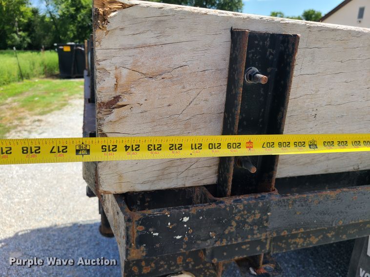 image for item IU9331 1998 Chevrolet C7500  flatbed truck