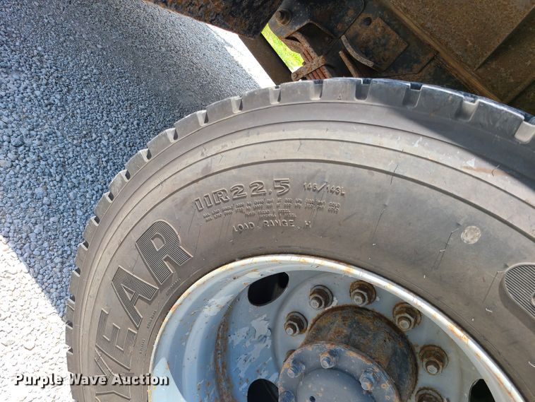 image for item IU9331 1998 Chevrolet C7500  flatbed truck