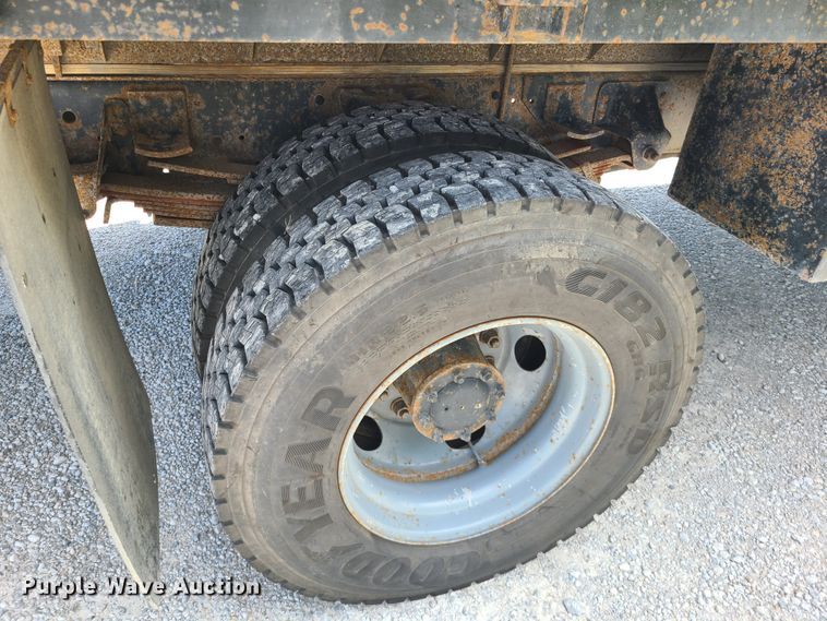 image for item IU9331 1998 Chevrolet C7500  flatbed truck