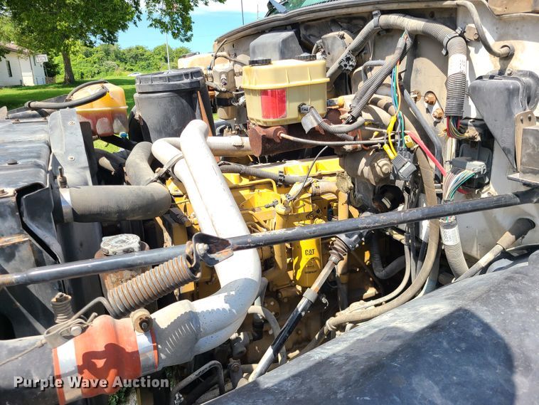 image for item IU9331 1998 Chevrolet C7500  flatbed truck