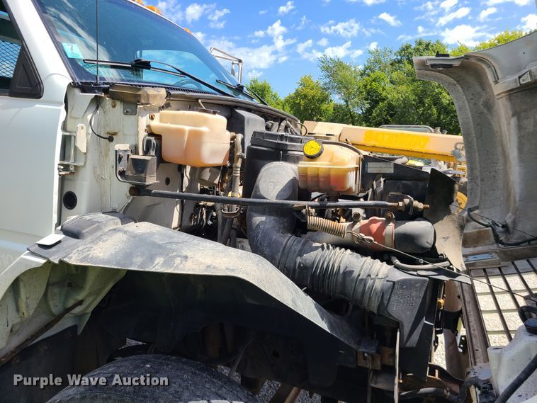 image for item IU9331 1998 Chevrolet C7500  flatbed truck