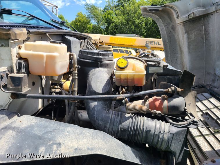 image for item IU9331 1998 Chevrolet C7500  flatbed truck