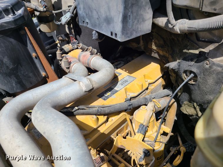 image for item IU9331 1998 Chevrolet C7500  flatbed truck