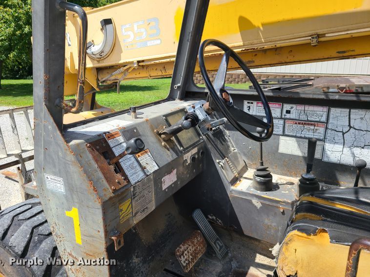 image for item IU9333 1996 Gehl Dynalift 553  telehandler