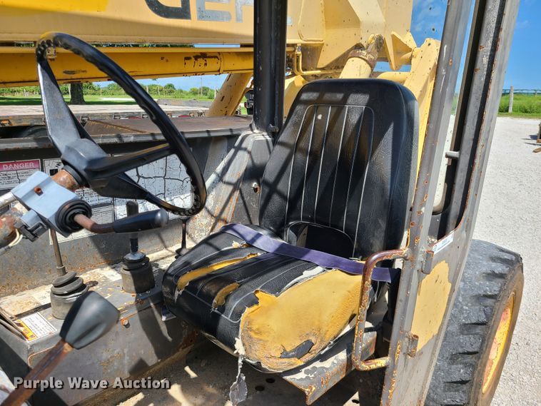 image for item IU9333 1996 Gehl Dynalift 553  telehandler