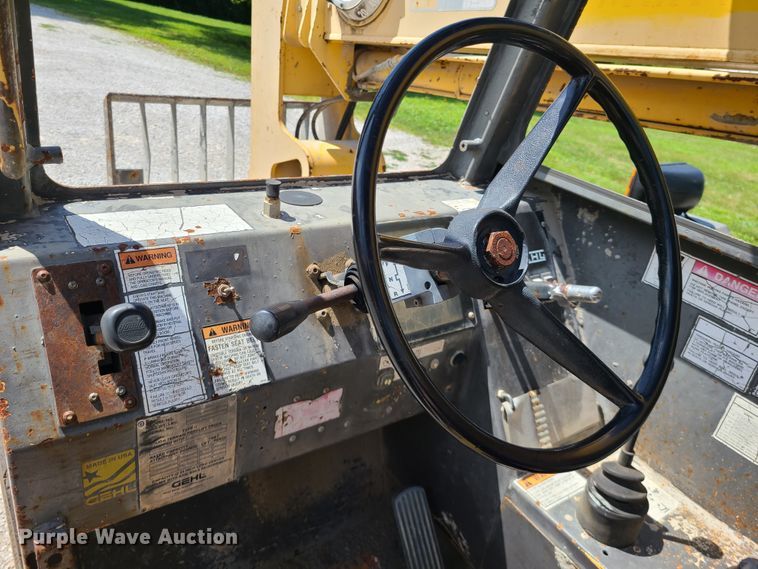 image for item IU9333 1996 Gehl Dynalift 553  telehandler