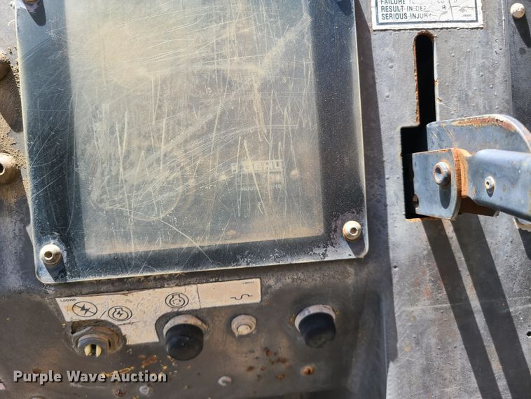 image for item IU9333 1996 Gehl Dynalift 553  telehandler