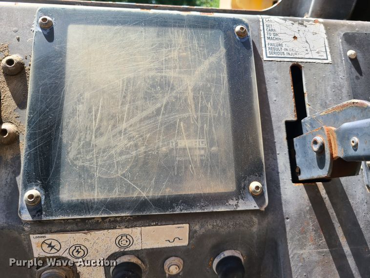 image for item IU9333 1996 Gehl Dynalift 553  telehandler