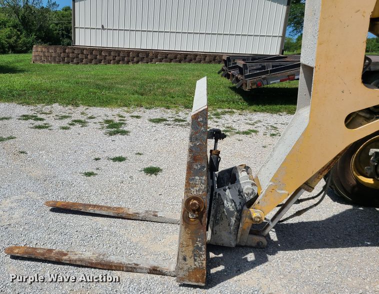 image for item IU9333 1996 Gehl Dynalift 553  telehandler